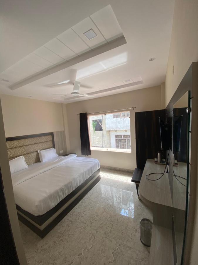 Hotel Blue Sky Haridwār Buitenkant foto